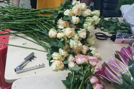想開(kāi)花店怎么學(xué)花藝入門做花藝師